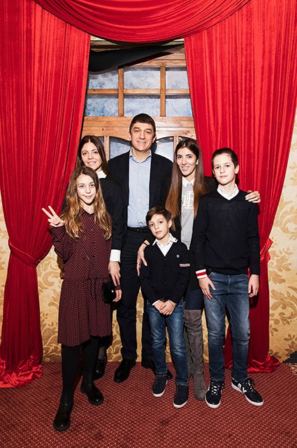 Кирилл Шубский с дочерьми Верой Глаголевой Анной и Марией и их детьми