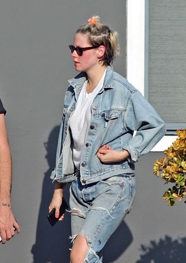 Kristen Stewart in Ripped Jeans at the nail salon in LA