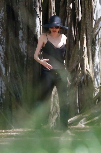 Анджелина Джоли в поисках мест для съемок фильма
