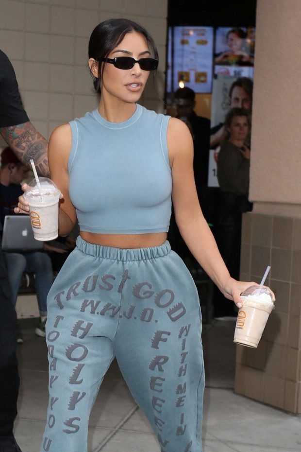 Kim Kardashian: Out in Calabasas -01