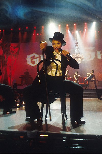 Мадонна в образе Марлен Дитрих: Girlie Show на церемонии MTV Video Music Awards, 1993 год