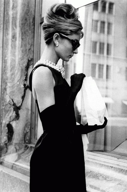 Одри Хепберн в платье Givenchy. Кадр из фильма 