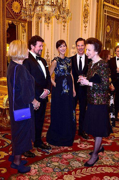 Софи Хантер, Бенедикт Камбербэтч и принцесса Анна на приеме в Букингемском дворце