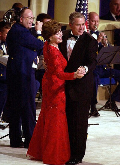 Джордж Буш-младший с супругой Лаурой, 20 января 2001 года
