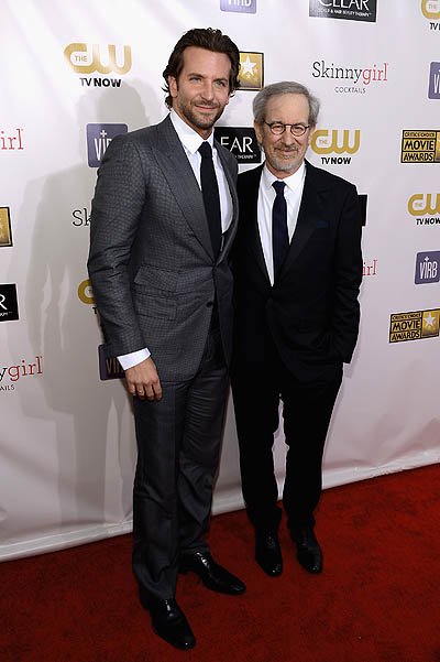 Брэдли Купер и Стивен Спилберг на церемонии Critics Choice Awards-2013