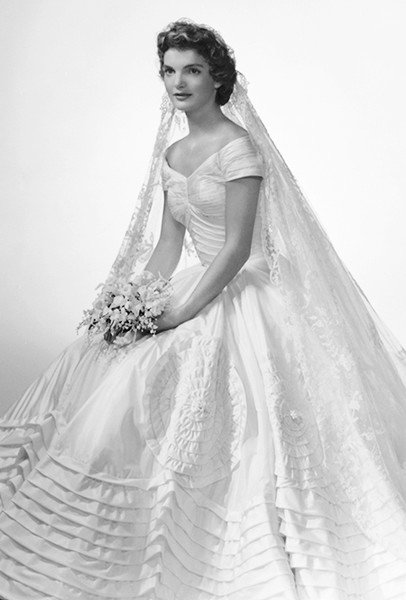 Фото №45 - 16 самых известных, красивых и дорогих свадебных платьев за всю историю