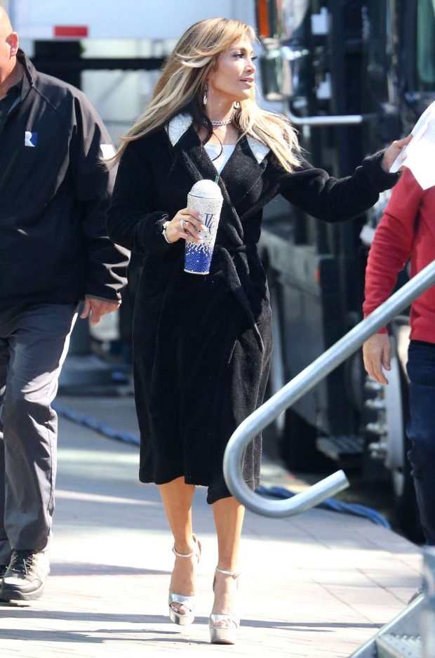 Jennifer Lopez: On the set of Hustlers in NY -04