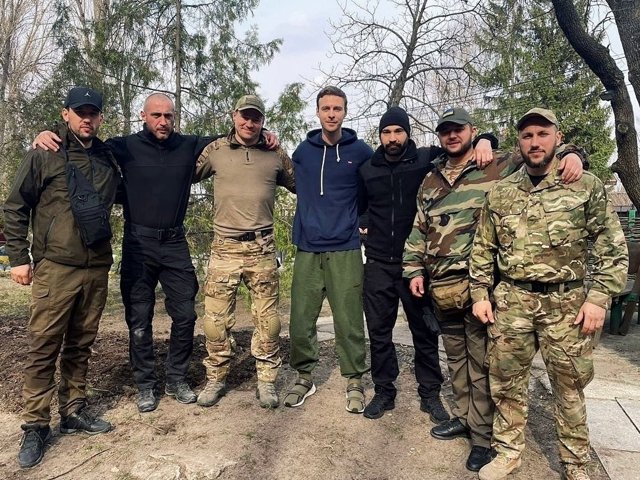 Макс Барских с украинскими военнослужащими