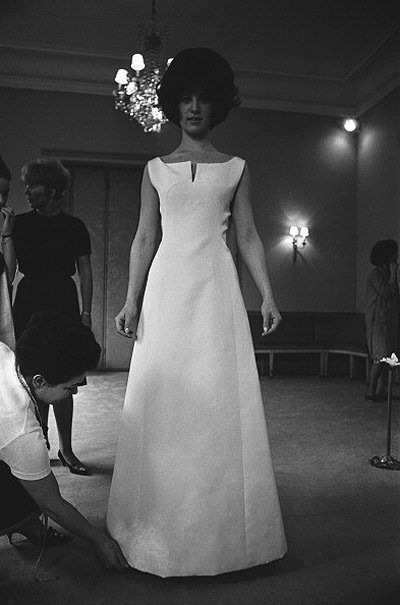 Французская певица в платье Guy Laroche, фото 1965 года