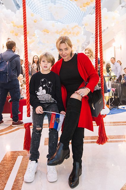 Арина Шарапова с внуком