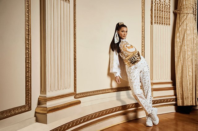 Белла Хадид в рекламной кампании Kith x Versace