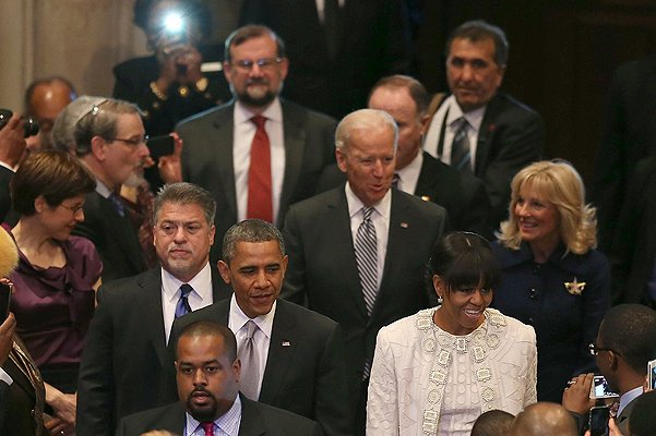 Барак и Мишель Обама и Джо Райден с супругой на национальном молебне