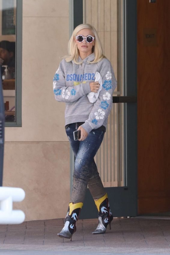 Gwen Stefani â Out in Beverly Hills-04