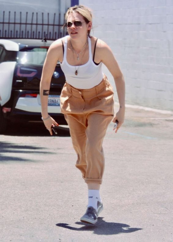 Kristen Stewart â Out for lunch in LA-10