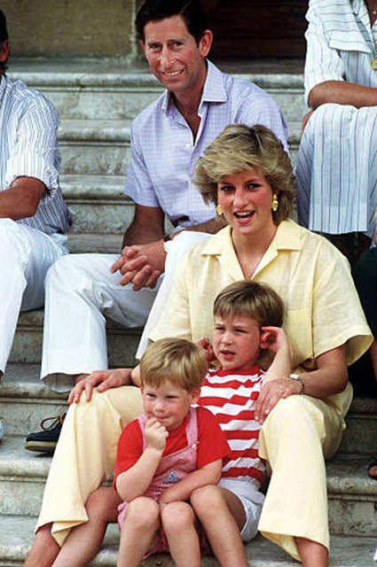 Принц Чарльз и принцесса Диана с принцами Уильямом и принцем Гарри