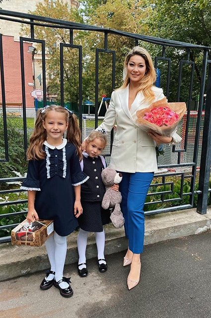 Марина Ким с дочерьми Брианой и Дариной