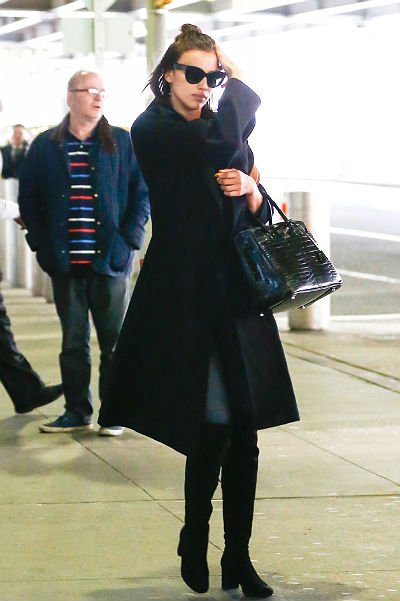 Брэдли Купер и Ирина Шейк в аэропорту JFK