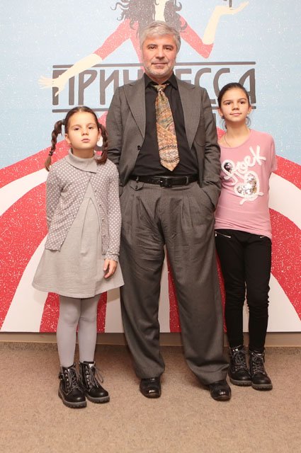 Сосо Павлиашвили с дочерьми Сандрой и Лизой