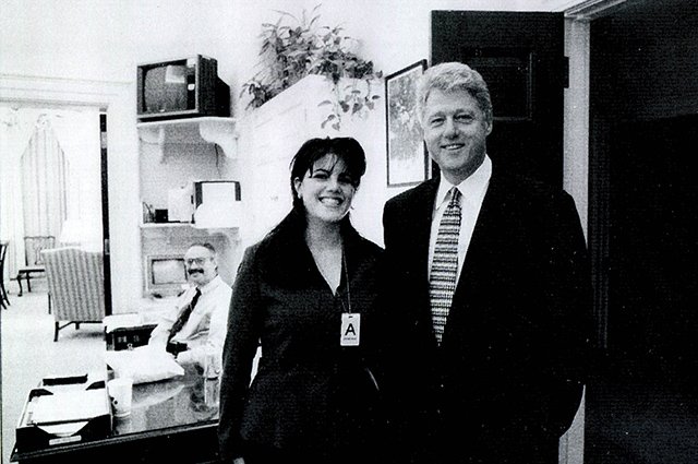 Моника Левински и Билл Клинтон, 1998 год