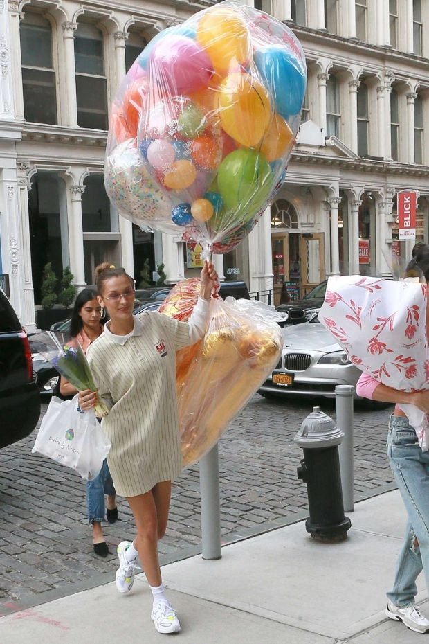 Bella Hadid: Arrives with birthday balloons -04