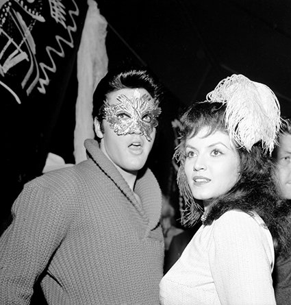 Элвис Пресли и Джоан Брэдшоу, 1957 год