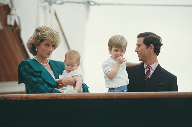 Принцесса Диана и принц Чарльз с сыновьями