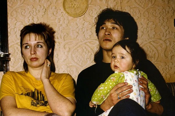 Виктор Цой с женой Марианной и сыном Сашей