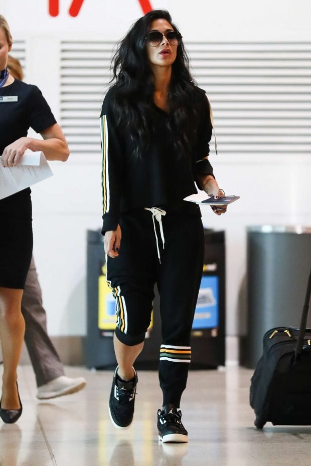 Nicole Scherzinger: Arrives at Sydney Airport-01