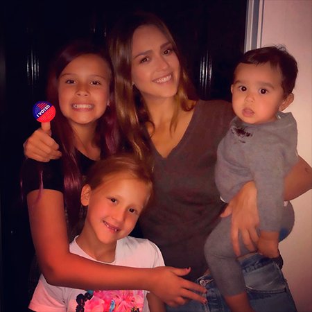 Джессика Альба с детьми