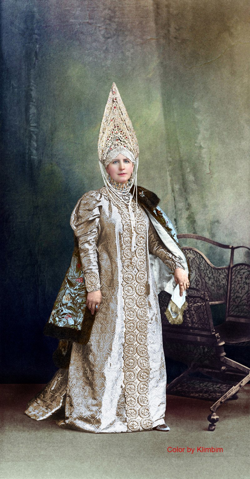 Великолепие костюмированного бала Романовых в раскрашенных фотографиях 1903 года 15