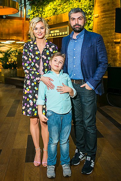 Полина Гагарина с супругом и сыном