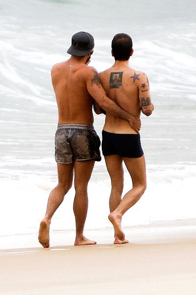 Гарри Луис и Марк Джейкобс на пляже Ипанема в Рио-де-Жанейро