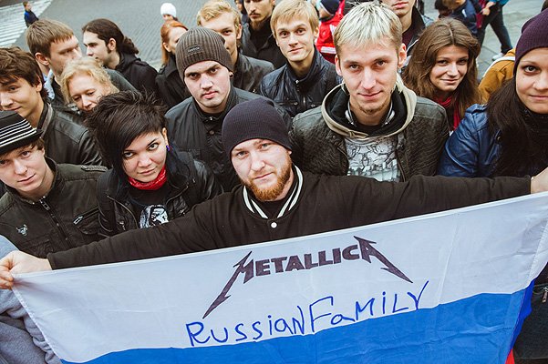 Поклонники встречают солистов Metallica