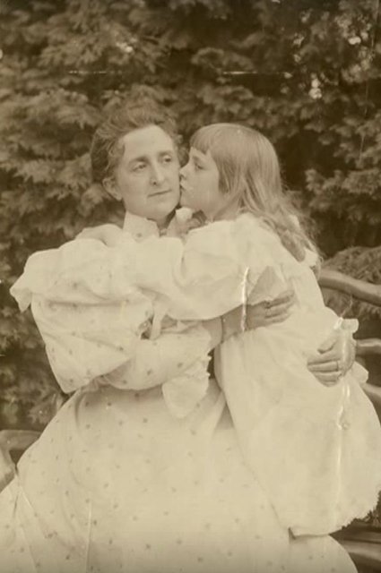Агата Кристи с матерью