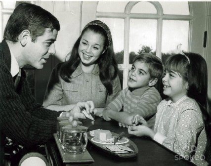 Картинки по запросу 7-летний Джордж Клуни со своей семьей