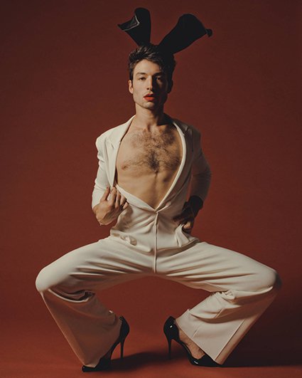 Эзра Миллер в фотосессии Playboy