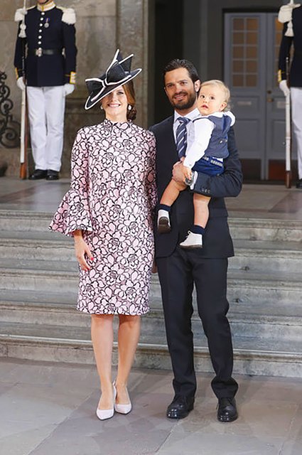 Принц Карл Филип и принцесса София с сыном Александром Принц Карл Филип и принцесса София с сыном Александром