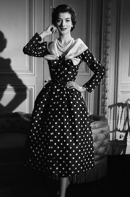 Модель в платье Jacques Fath, 1955 год