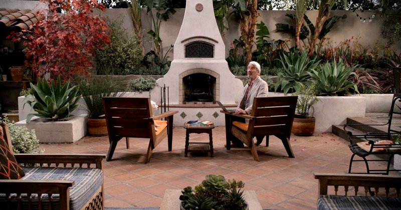 https://hookedonhouses.net/wp-content/uploads/2020/01/Sol-Bernsteins-house-back-patio-on-Grace-and-Frankie.jpg