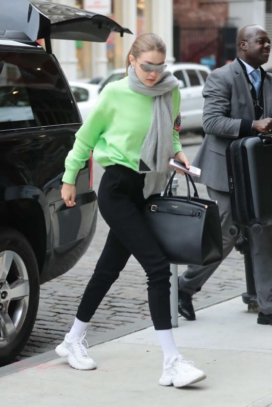 Gigi Hadid: Arriving at her apartment in Manhattan -04