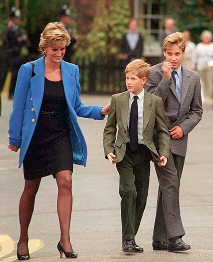 Принцесса Диана с сыновьями принцам Гарри и Уильямом