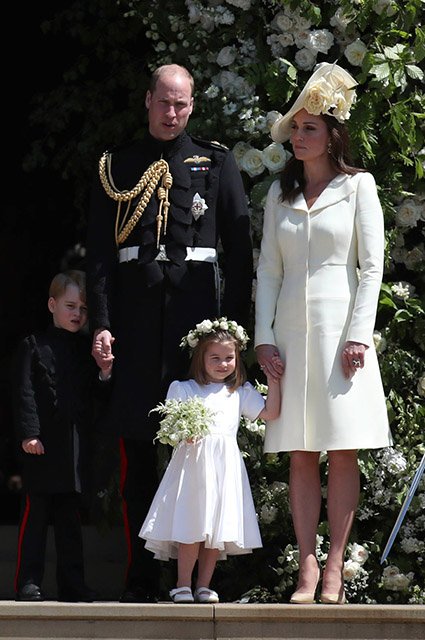 Кейт Миддлтон с принцем Уильямом и принцессой Шарлоттой на свадьбе принца Гарри и Меган Маркл