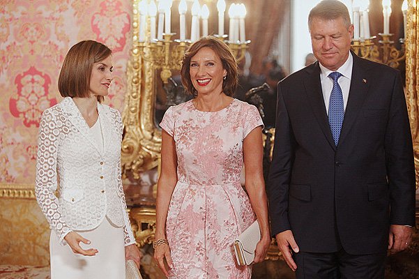 Королева Летиция, президент Румынии Клаус Йоханнис и первая леди Румынии Кармен Йоханнис