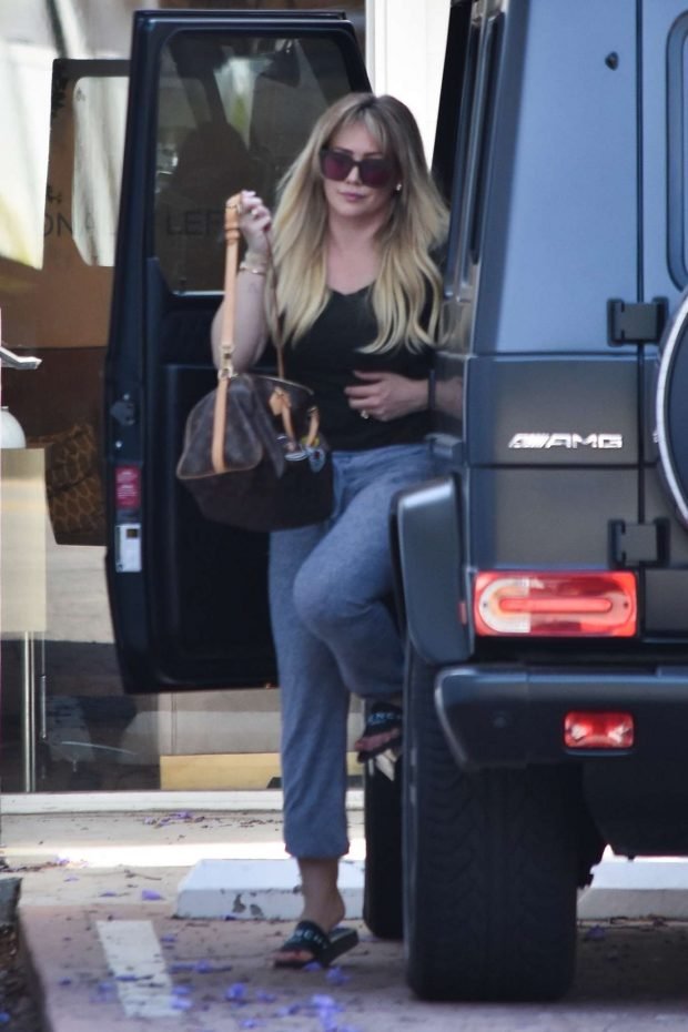 Hilary Duff: Seen while out in Los Angeles -05
