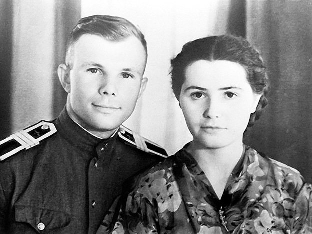 Юрий женился на Валентине, когда им было по 23