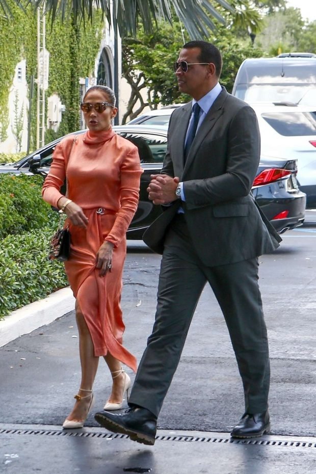 Jennifer Lopez: Arrives at Alex Rodriguez daughters graduation-03