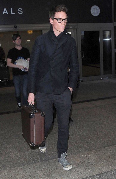 Eddie Redmayne - Eddie Redmayne Arriving On A Flight At LAX