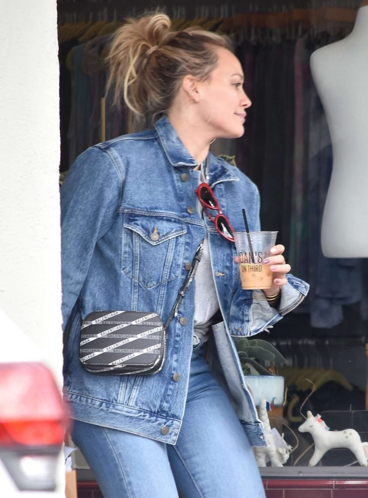Hilary Duff: Going to Joans On Third to grab a coffee -10