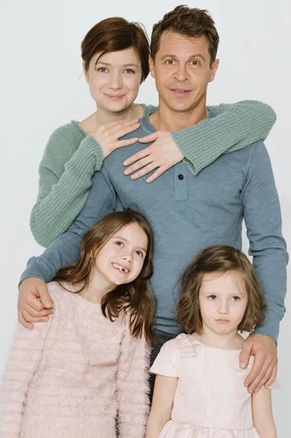 Дарья Мясищева и Павел Деревянко с дочерьми