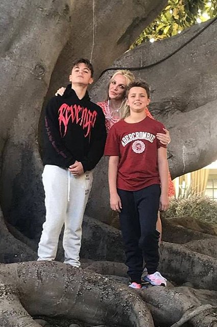 Бритни Спирс с сыновьями Шоном и Джейденом